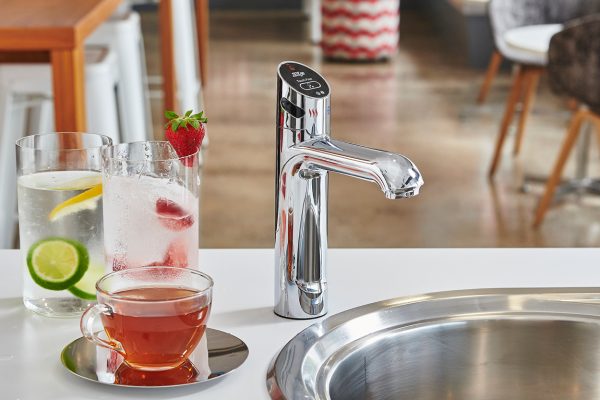 HydroTap_Touch-Free Wave BCS in Chrome_On Sink